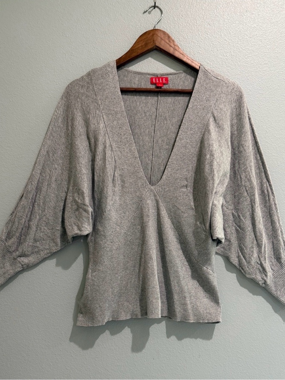 ELLE Light Gray V-Neck Pleated Knit Ribbed Abstract Cotton Tunic Sleeve Top L